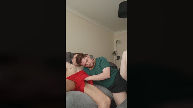 TwoTwinkHusband  22-04-2022